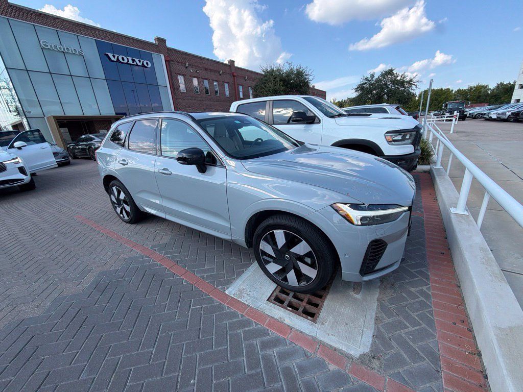 Used 2024 Volvo XC60 T8 Ultimate w/ Protection Package Premier AWD/4WD image 19