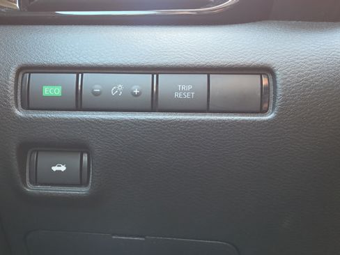 Used 2024 Nissan Sentra SV FWD image 13