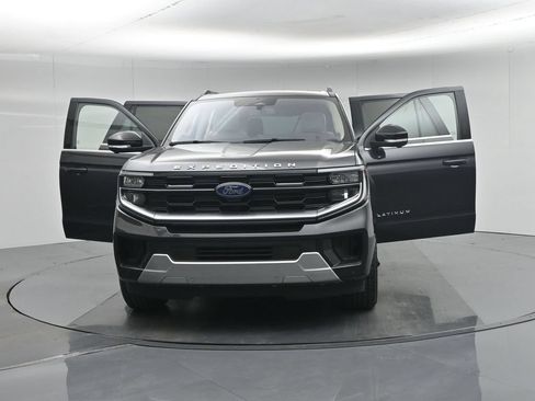 Certified 2025 Ford Expedition Platinum w/ Driver's Package AWD/4WD image 37