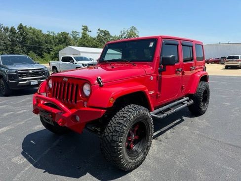 Used 2014 Jeep Wrangler Unlimited Sahara w/ Max Tow Package AWD/4WD image 3