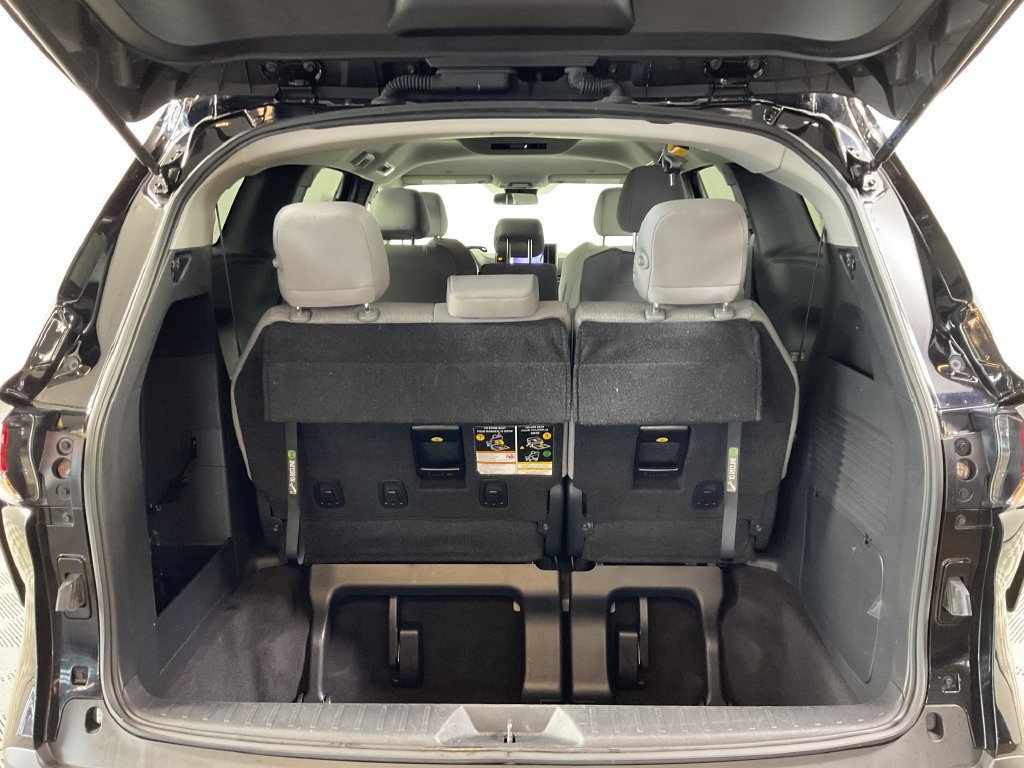 Used 2025 Toyota Sienna LE FWD image 20
