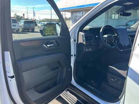 New 2026 GMC Yukon Denali w/ Denali Reserve Package AWD/4WD image 12