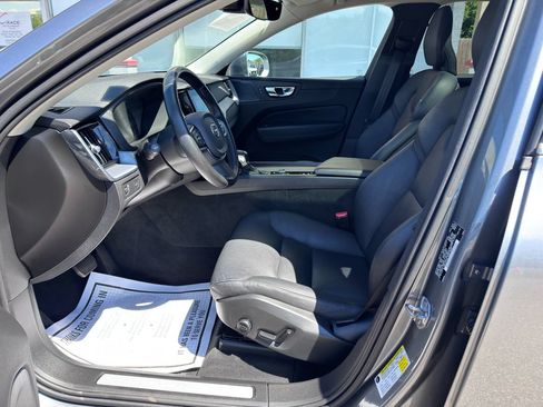 Used 2020 Volvo XC60 T6 Momentum AWD/4WD image 16
