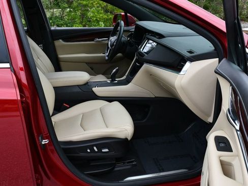 Used 2019 Cadillac XT5 Luxury FWD image 42