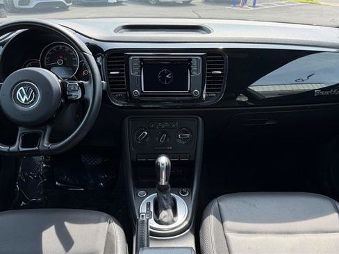 Used 2018 Volkswagen Beetle 2.0T FWD image 17