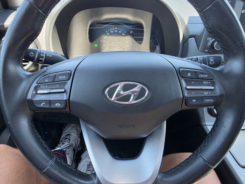 Used 2021 Hyundai Kona Limited w/ Cargo Package FWD image 12