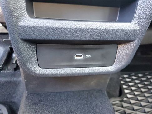 Certified 2025 Volkswagen Taos SE w/ Panoramic Sunroof Package image 12