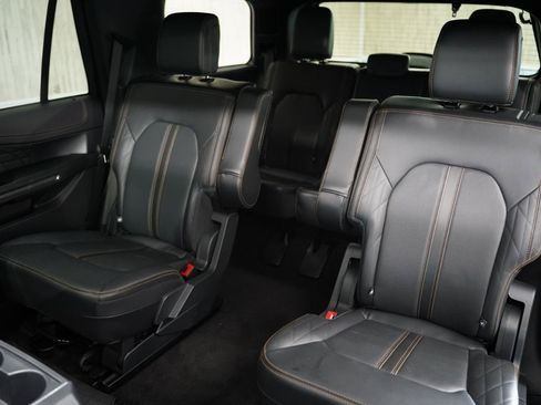 Used 2023 Ford Expedition Platinum AWD/4WD image 34