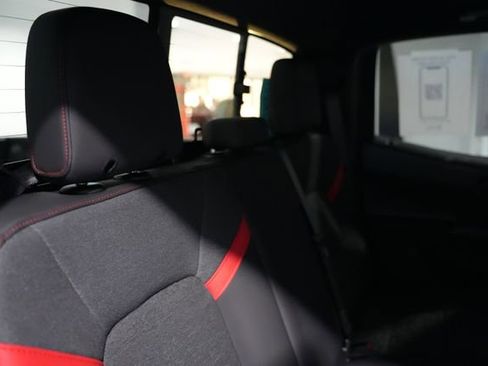 Used 2024 Chevrolet Colorado Z71 w/ Z71 Convenience Package 2 image 17