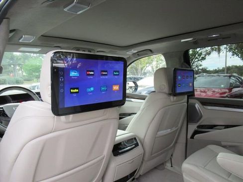 Certified 2026 Cadillac Escalade Platinum Sport w/ LPO, ONYX Package AWD/4WD image 34