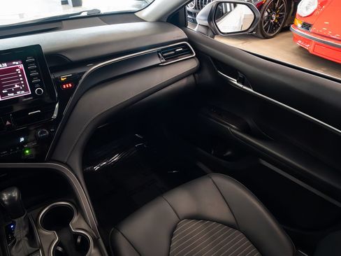 Used 2024 Toyota Camry SE FWD image 11