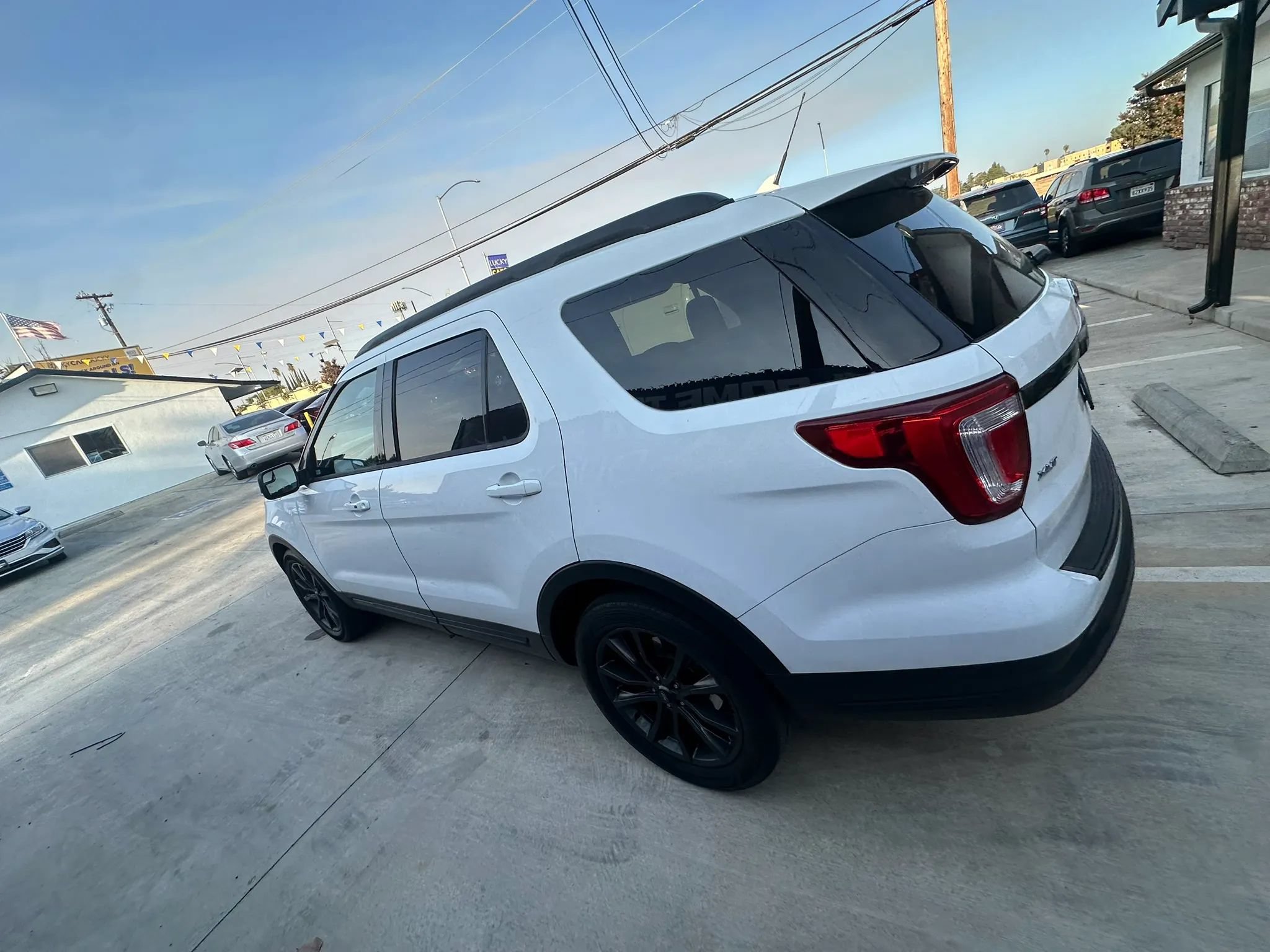 Used 2018 Ford Explorer XLT w/ Equipment Group 202A FWD image 9