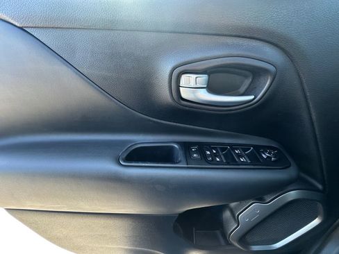 Used 2020 Jeep Renegade Altitude image 11