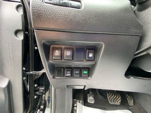 Used 2019 Nissan Rogue S image 18