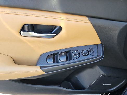 Used 2024 Nissan Sentra SV w/ SV Premium Package image 31