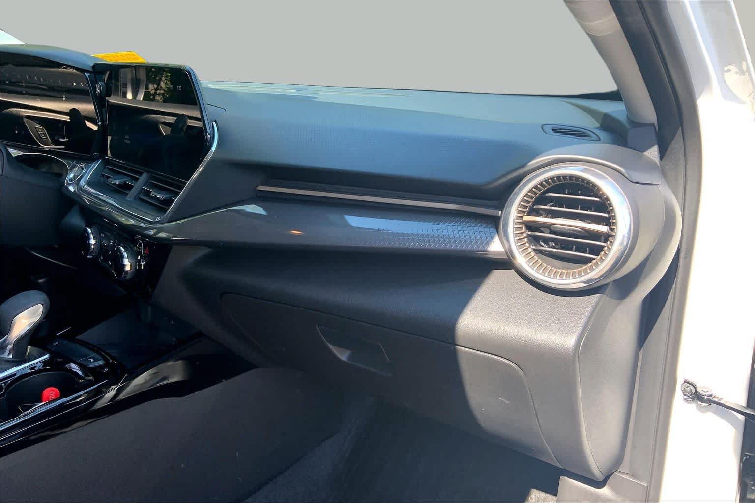 Used 2024 Chevrolet Trax ACTIV w/ Sunroof Package FWD image 19