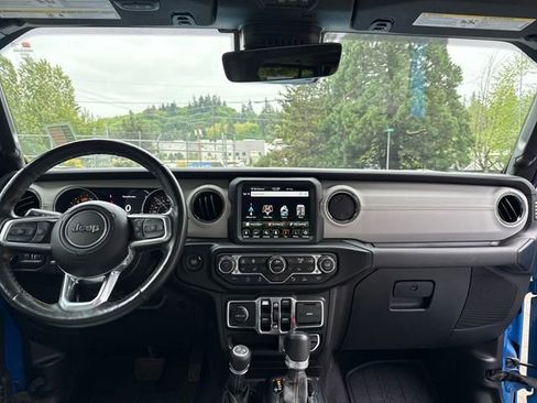 Used 2022 Jeep Wrangler Unlimited Sahara AWD/4WD image 11