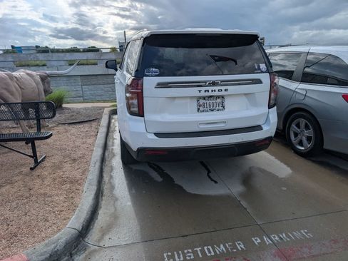 Used 2022 Chevrolet Tahoe Z71 w/ Luxury Package image 3