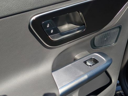 Certified 2025 Mercedes-Benz GLC 300 image 11