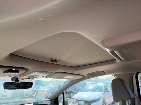 Used 2018 Honda Odyssey Elite image 14