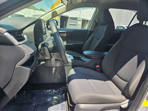 Used 2019 Toyota RAV4 LE w/ All Weather Liner Package AWD/4WD image 14