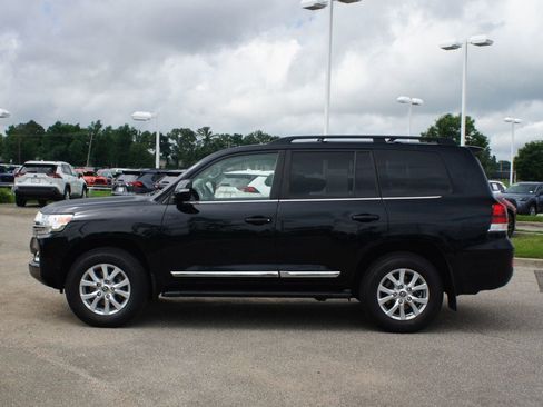 Used 2019 Toyota Land Cruiser AWD/4WD image 14