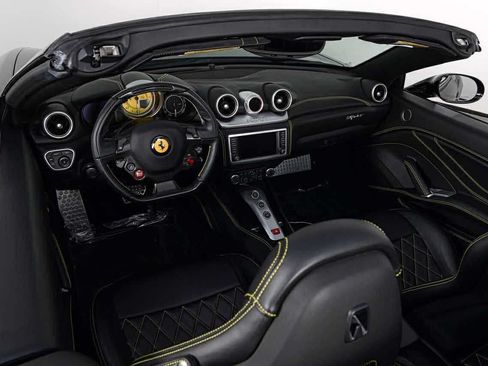 Used 2015 Ferrari California T RWD image 7