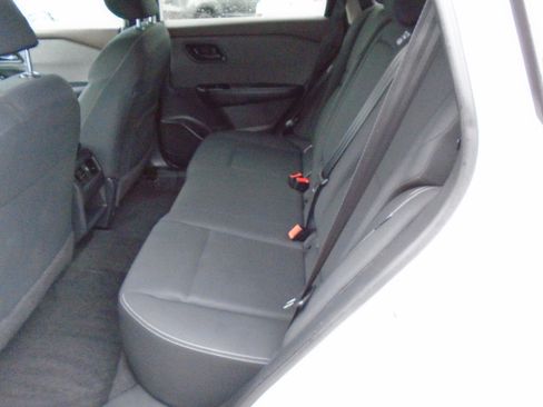 Used 2023 Nissan Rogue S FWD image 11