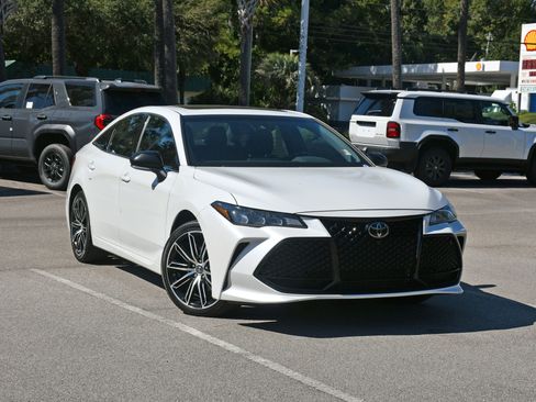 Used 2019 Toyota Avalon XSE image 6