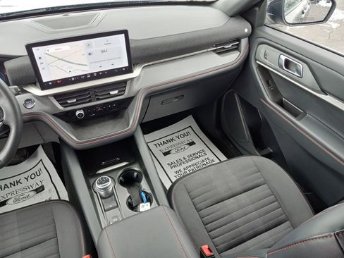 Used 2025 Ford Explorer ST-Line w/ ST-Line Street Pack image 18