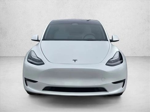 Used 2022 Tesla Model Y Long Range image 2
