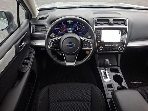Used 2018 Subaru Outback 2.5i Premium image 11