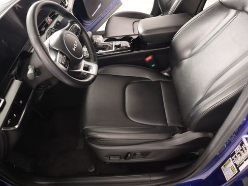 Used 2023 Kia Sportage EX image 11