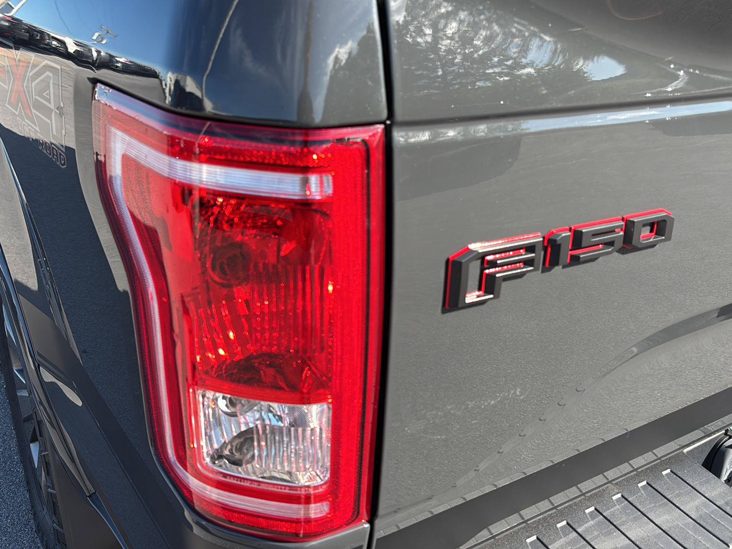 Used 2017 Ford F150 XLT w/ Equipment Group 302A Luxury AWD/4WD image 15