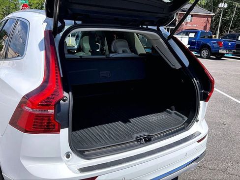 Used 2023 Volvo XC60 B5 Ultimate w/ Protection Package Premier AWD/4WD image 36