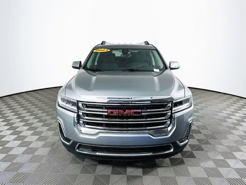 Used 2023 GMC Acadia SLE w/ Driver Convenience Package image 4