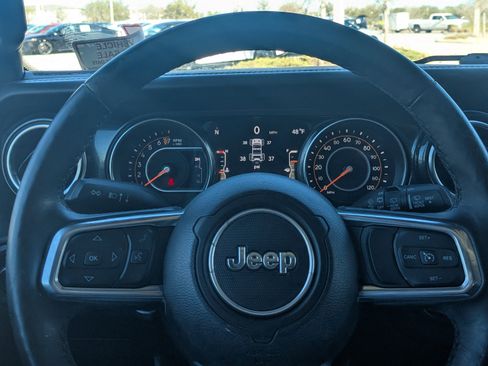 Used 2020 Jeep Wrangler Unlimited Sahara image 29