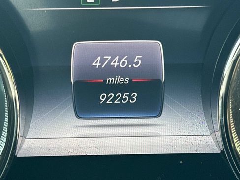 Used 2017 Mercedes-Benz E 300 4MATIC image 31