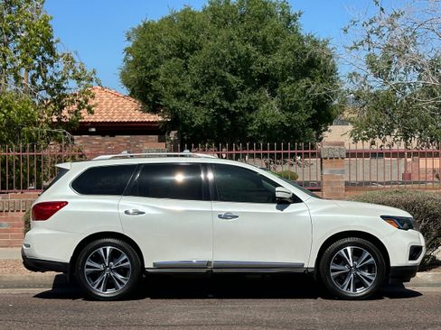 Used 2017 Nissan Pathfinder Platinum FWD image 9