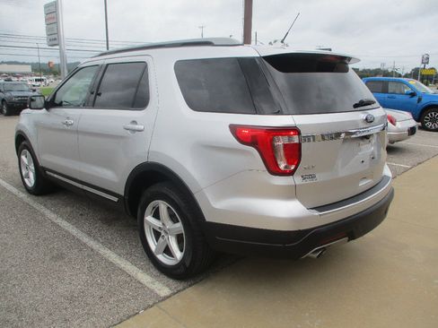 Used 2018 Ford Explorer XLT w/ Equipment Group 202A FWD image 15