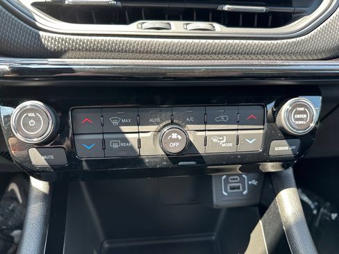 New 2025 Jeep Compass Limited w/ Sun & Sound Group AWD/4WD image 25