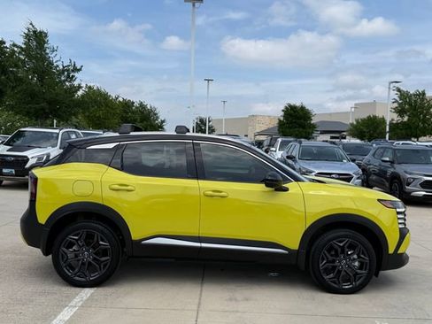Used 2026 Nissan Kicks SR FWD image 5