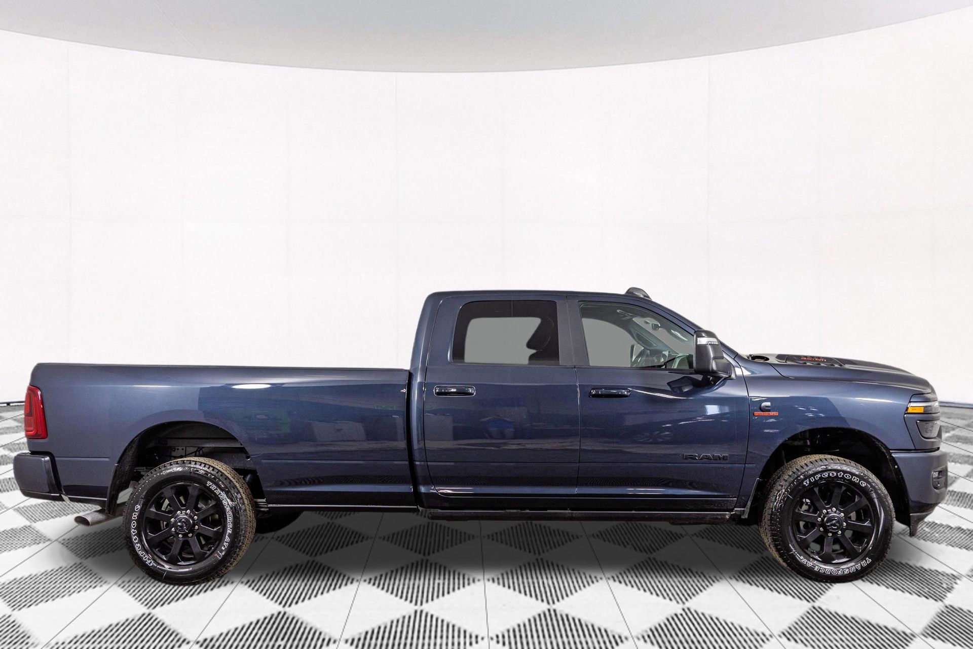 New 2026 RAM 3500 Laramie AWD/4WD image 15