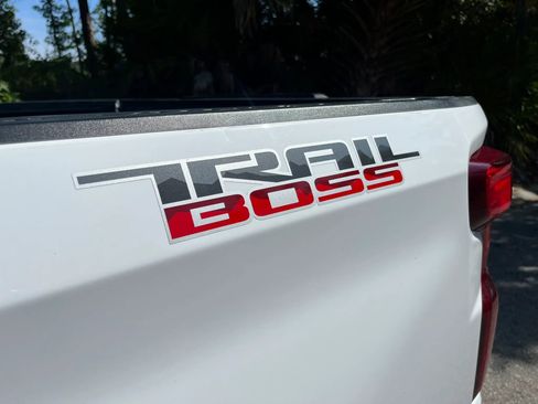 Used 2021 Chevrolet Silverado 1500 LT Trail Boss w/ Convenience Package II AWD/4WD image 9