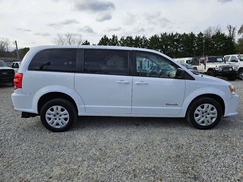 Used 2018 Dodge Grand Caravan SE image 7