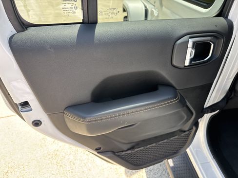 Used 2024 Jeep Wrangler Unlimited Sahara AWD/4WD image 21