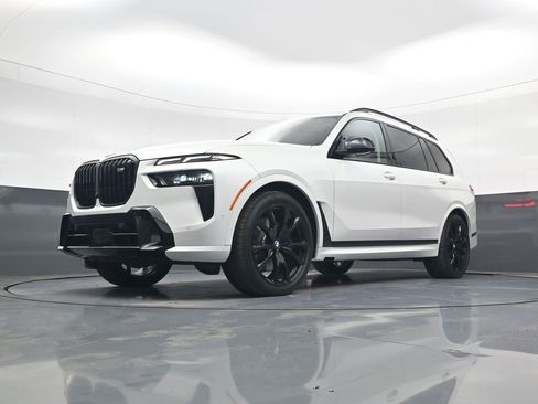 Used 2025 BMW X7 M60i w/ Executive Package image 18