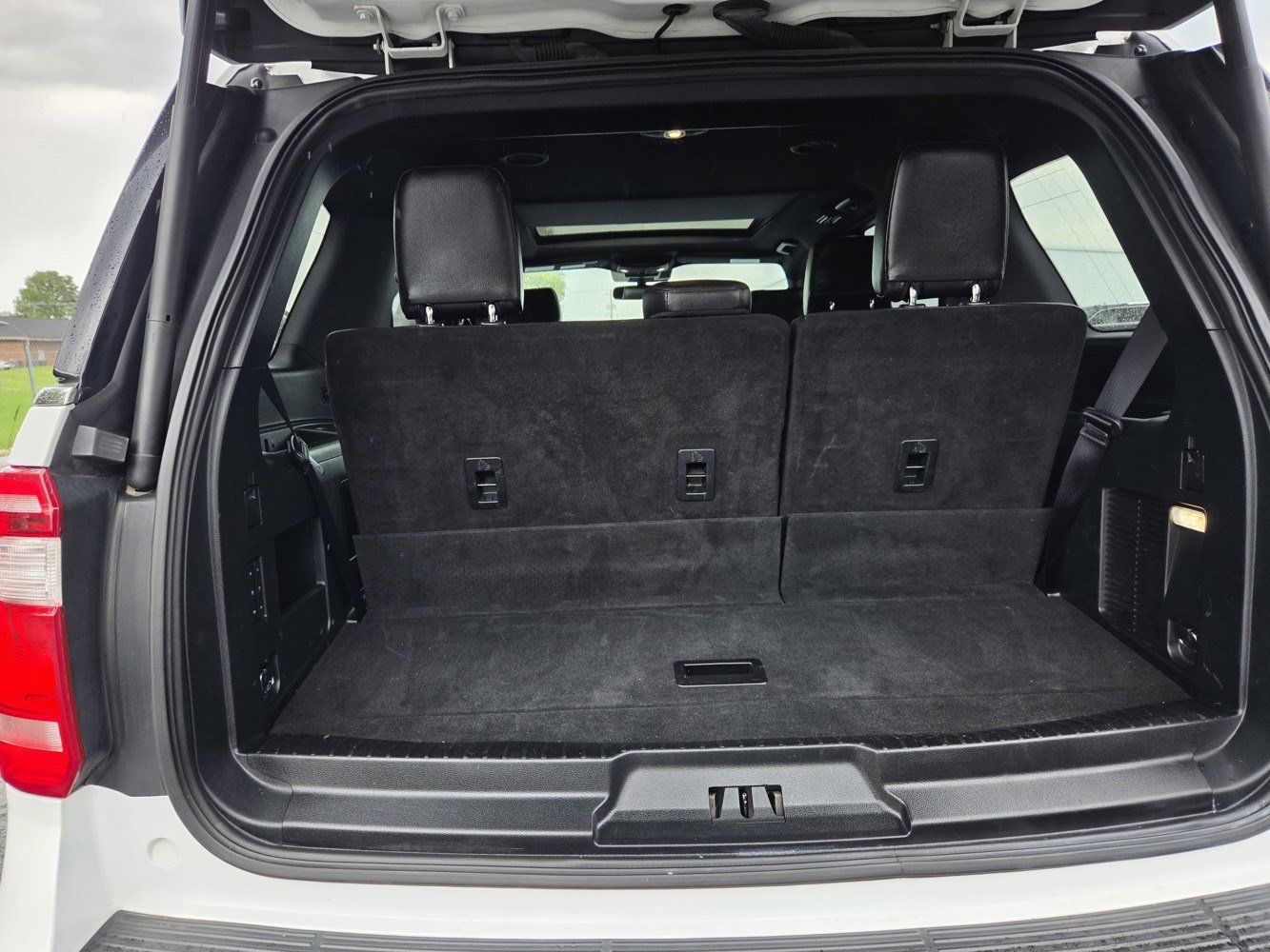 Used 2020 Ford Expedition XLT w/ Equipment Group 202A AWD/4WD image 35