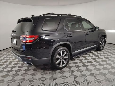 Certified 2023 Honda Pilot Touring image 9