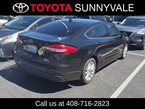 Used 2019 Ford Fusion SE FWD image 2